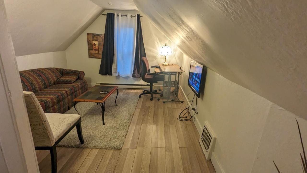 Cozy Downtown One Bedroom Free Parking Kingston Eksteriør bilde